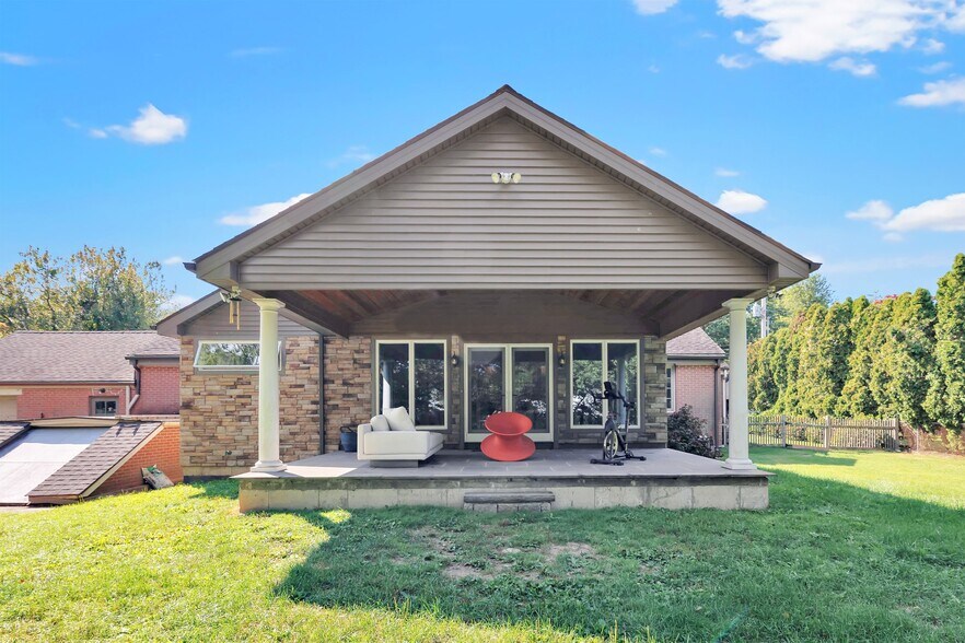 Building Photo - 26 Pearsall Pl