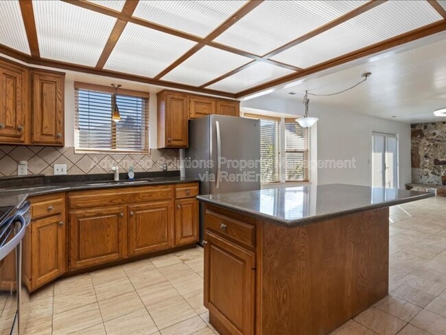 Building Photo - 6837 S Creekcove Way