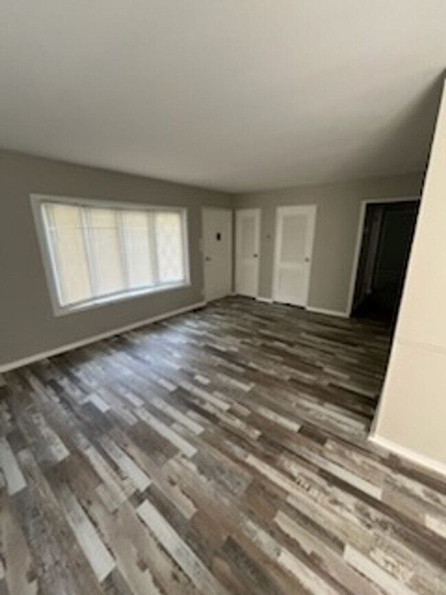 Building Photo - 3BR/1BA House with Garage- Coming Soon!