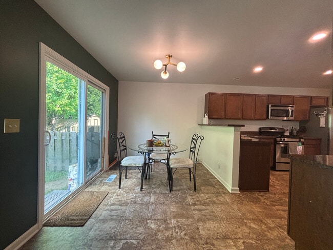 Building Photo - 1453 Carlisle Ln