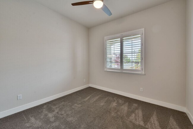 Building Photo - Beautiful Lincoln Home with Solar, 3-Car Garage & Trailer Parking!