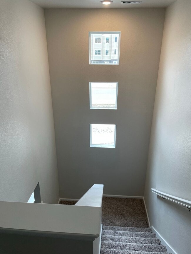Building Photo - Updated 3 Bedroom Townhome Available July
