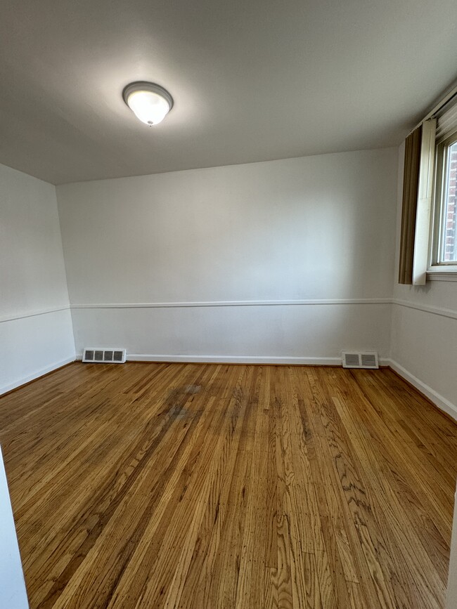 Dining room 3 - 205 W Colonial St