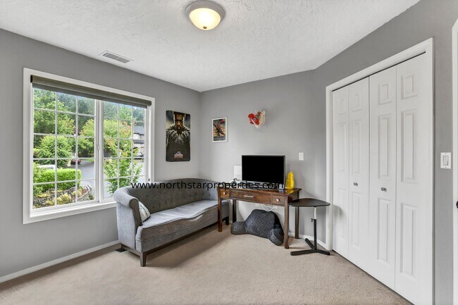 Building Photo - Lake Oswego Perfection