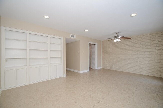 Building Photo - 13132 Trail Hollow Dr