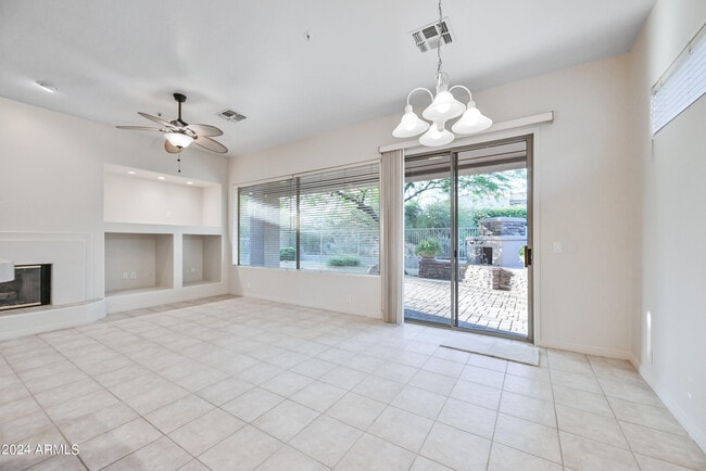 Building Photo - 6572 Shooting Star Way