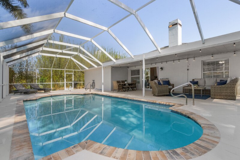 Building Photo - 1300 SE 5th Terrace