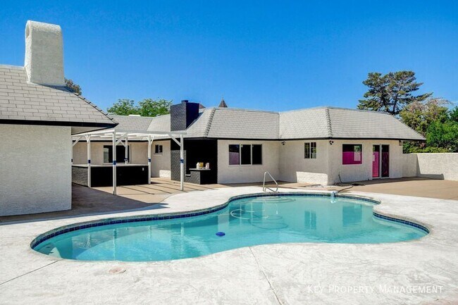 Building Photo - 3962 Euclid St