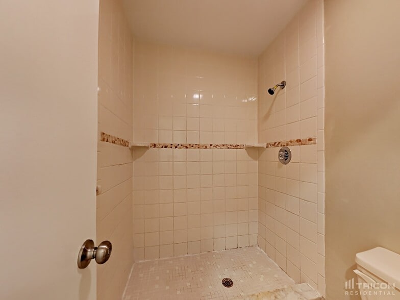 Building Photo - 1028 Hardwood Dr