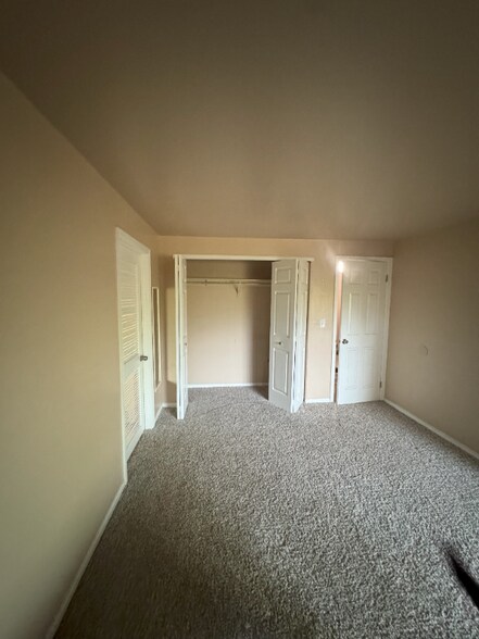 Building Photo - 210 N Limit St