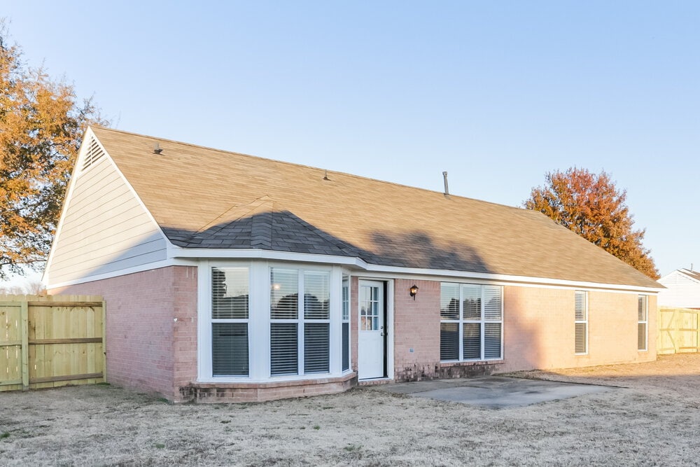 Building Photo - 4241 Meadow Creek Dr