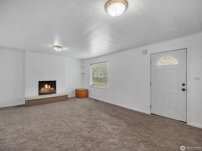 Building Photo - 2431 Pine St