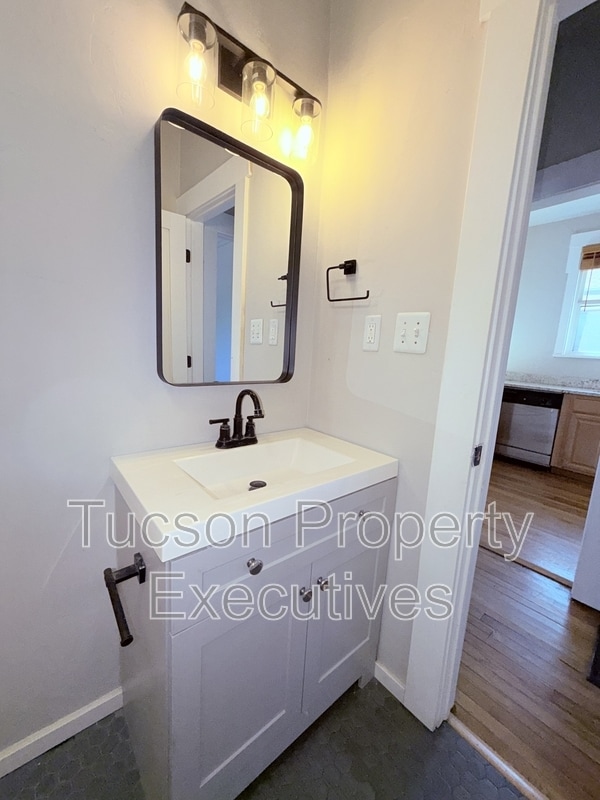 Building Photo - 1245 N 1st Ave