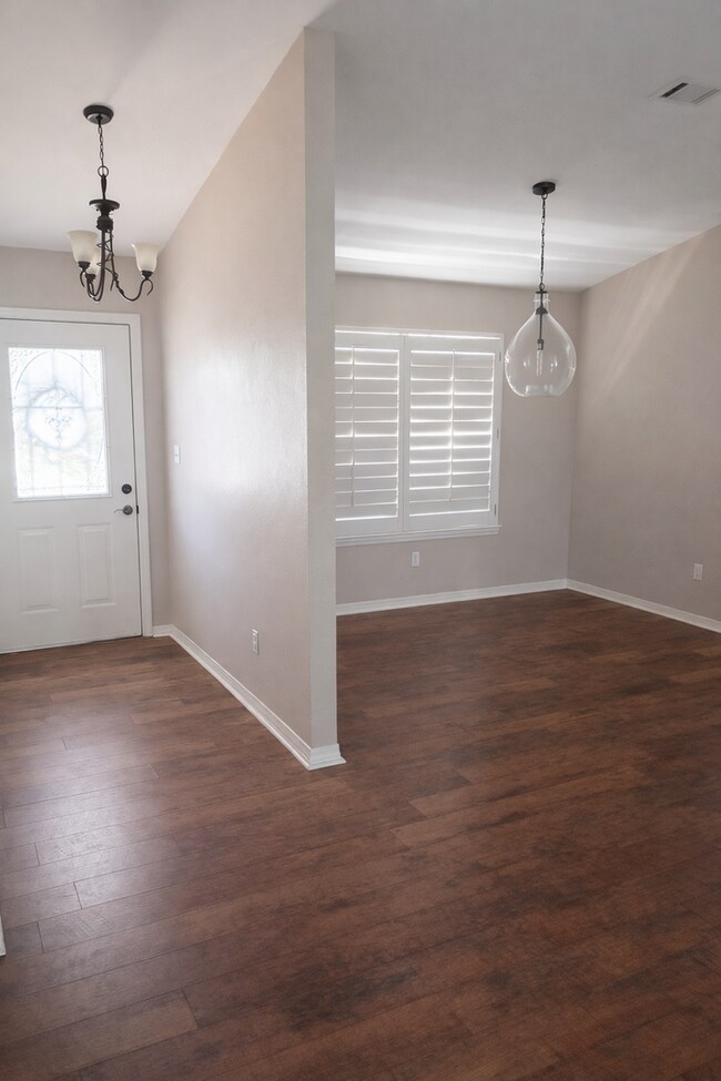 Building Photo - 3 Bedroom 2 Bath Home In Navarre