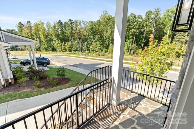 Building Photo - 805 Naples Dr