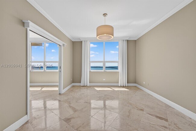 Building Photo - 808 Brickell Key Dr