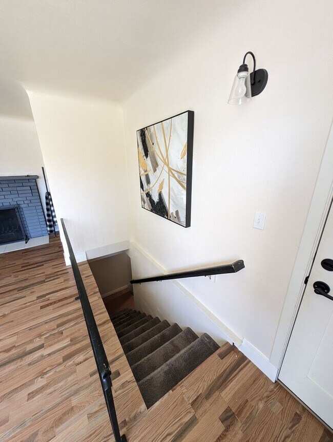 Building Photo - Updated 3 Bedroom Charmer in the Heart of ...