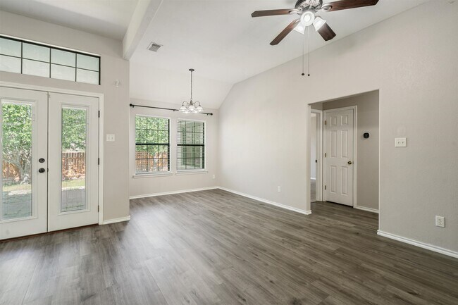 Building Photo - 215 Saddle Blanket