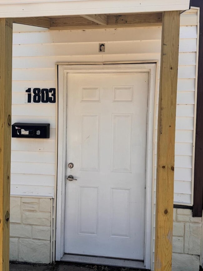 Building Photo - 1803 Fair St