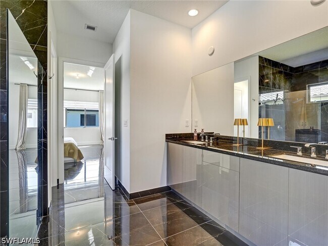 Building Photo - 5126 Panella Ave