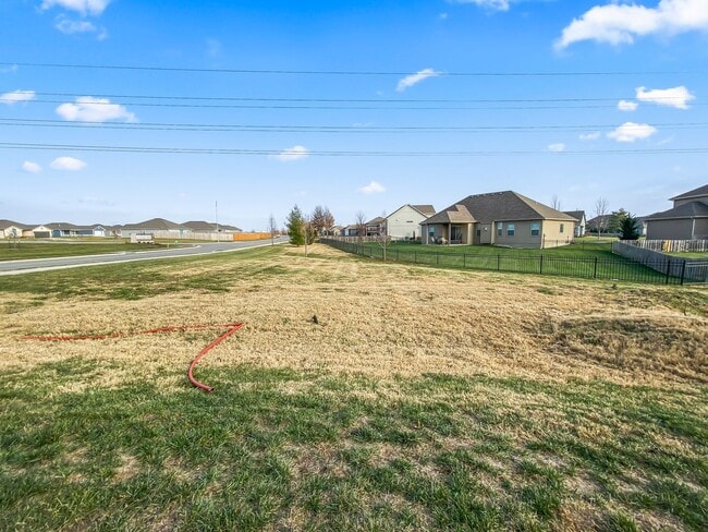 Building Photo - Updated 3-Bed, 2-Bath Ranch Townhome with Garage in Blue Springs