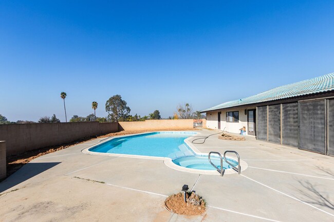 Building Photo - HORSE TRAINERS! MUST SEE HORSE PROPERTY AWESOME ACRAGE 5 ACRES Beautiful Custom 1 story home in W...