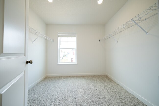 Building Photo - 15004 Ahena Curv