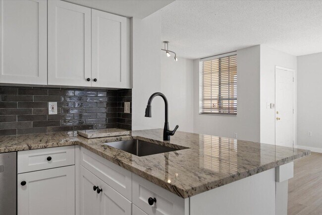 Building Photo - 1727 Village Blvd