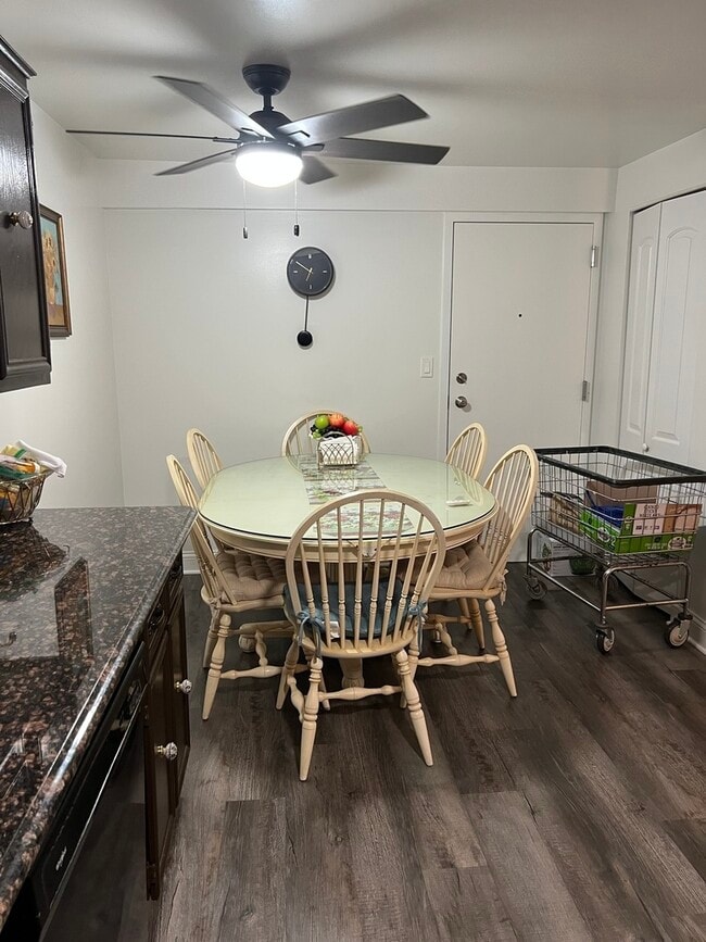 Building Photo - 8812 Briar Ct