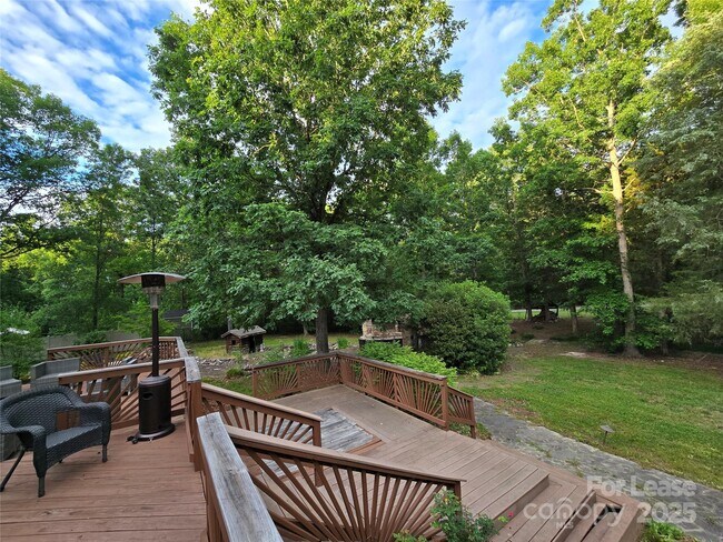 Building Photo - 409 Foxglove Ln