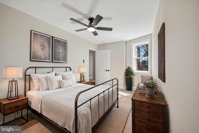 Building Photo - 40 Reger St