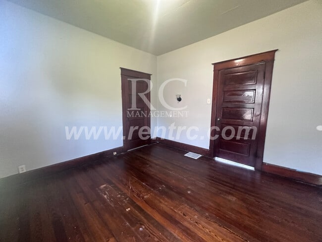 Building Photo - 6 National-