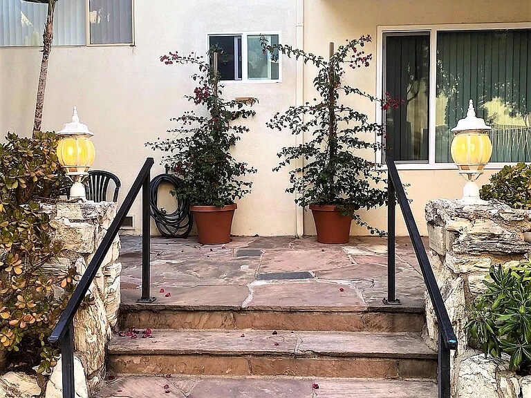 Building Photo - 1417 N Harper Ave