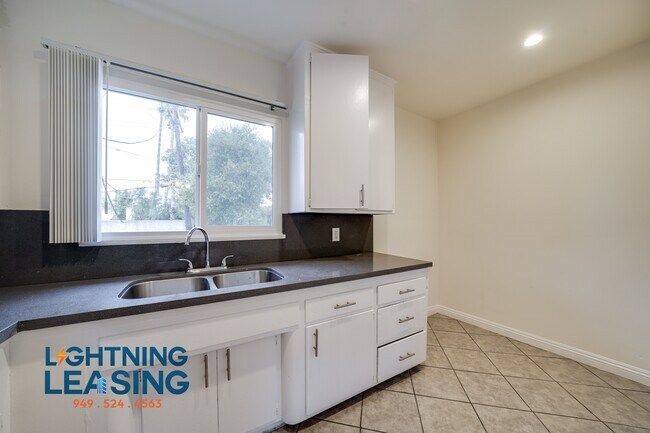 Building Photo - 1062 S Stanley Ave