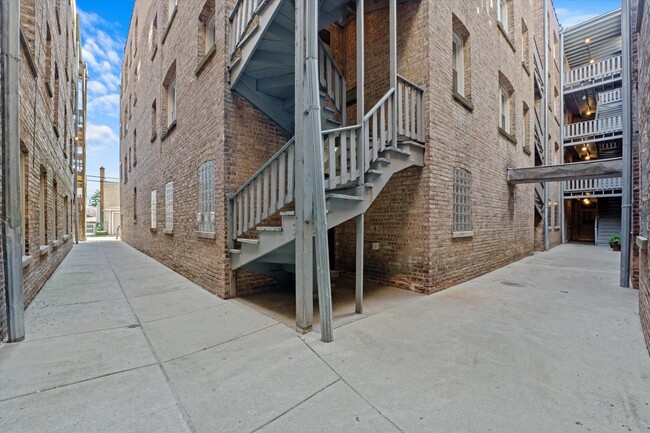 Building Photo - 1941 Grove Ave