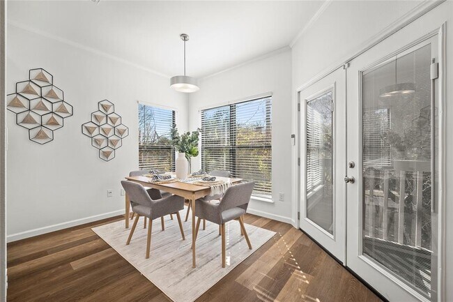 Building Photo - 6501 Columbia Oaks Ct