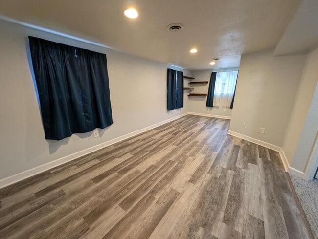 Building Photo - 1167 Westview Dr