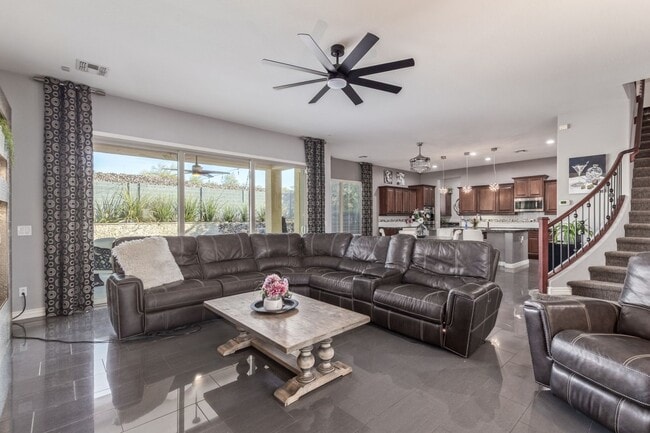 Building Photo - LUXURIOUS Executive Style home in the high...