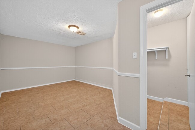 Building Photo - 23227 Prairie Bird Dr