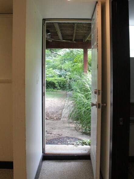 Building Photo - 6107 Maylane Dr