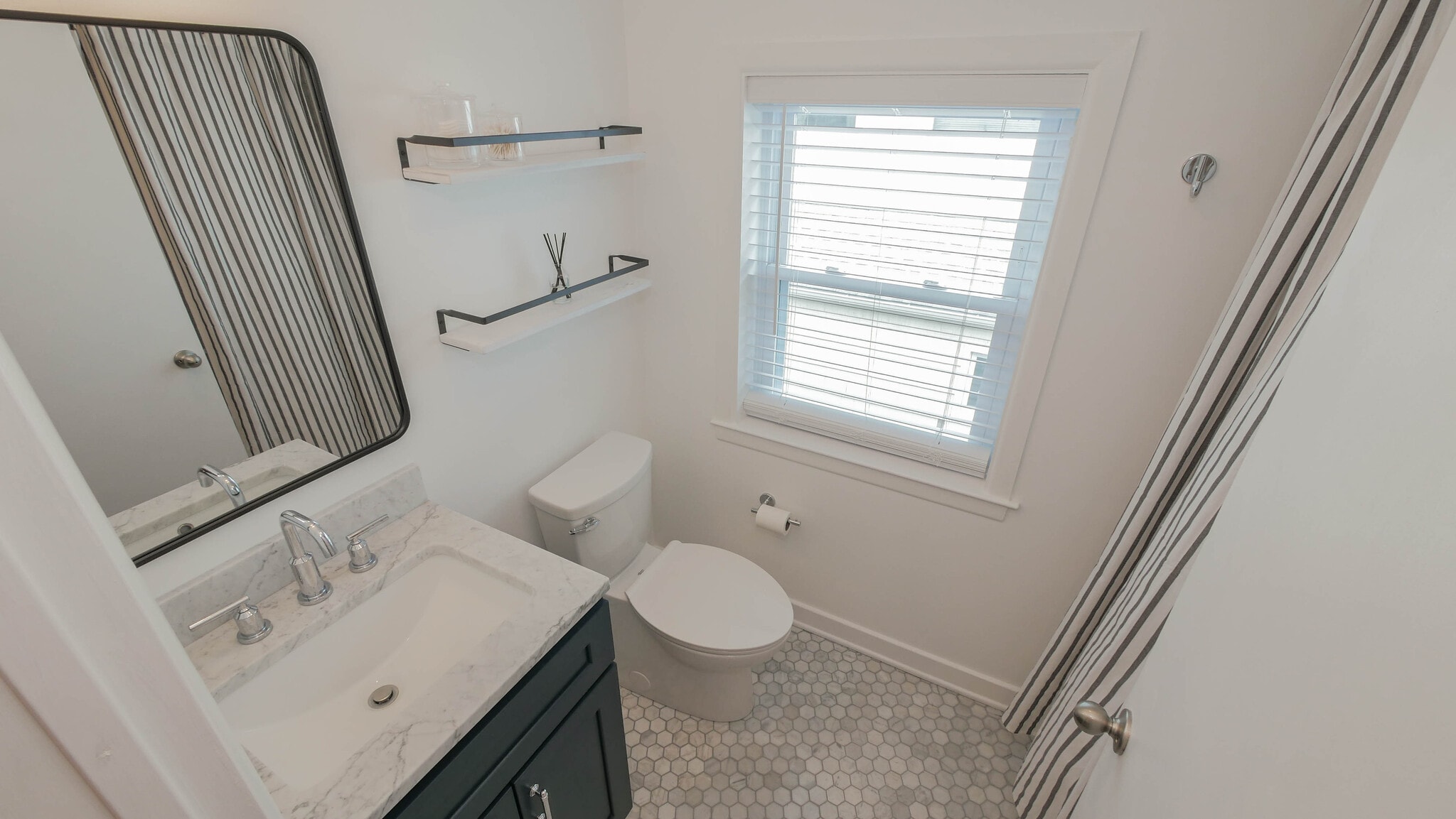 Building Photo - 12 N Delavan Ave