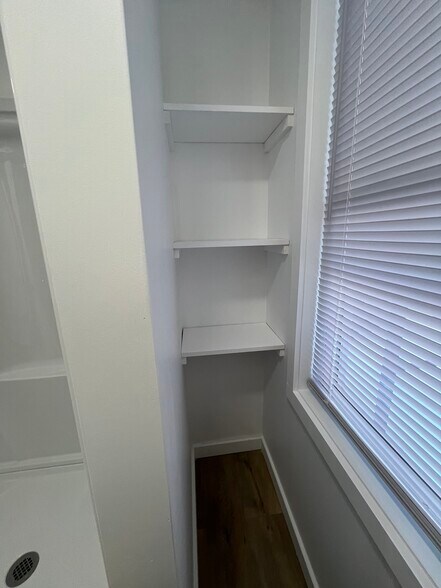 Building Photo - 211 Oxford St