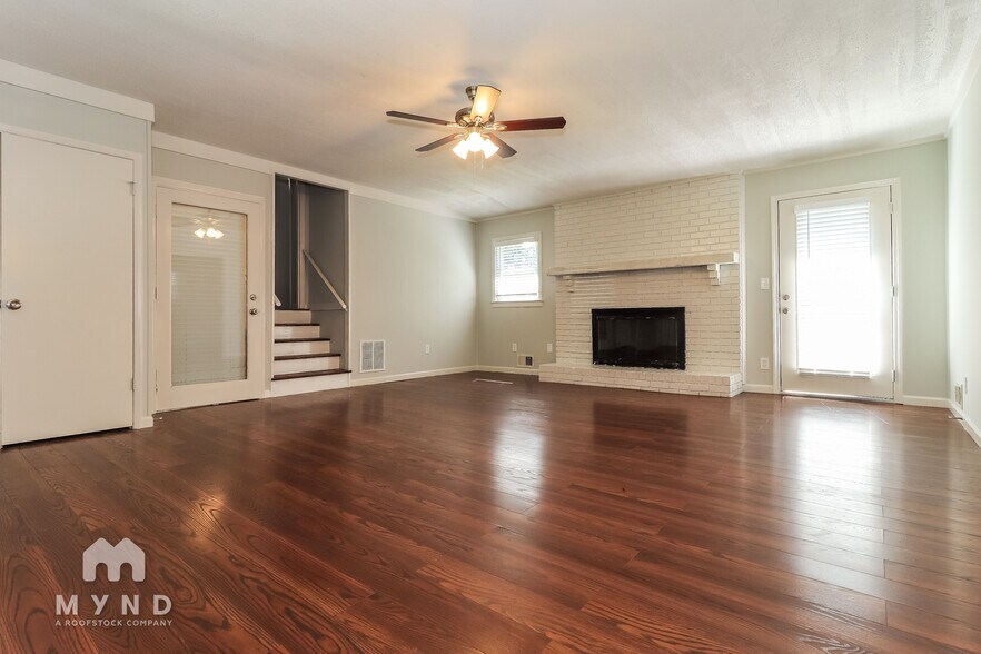 Building Photo - 5243 Valleyview Dr