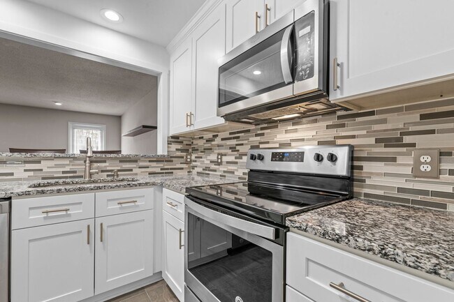 Building Photo - 5624 Darrow Dr