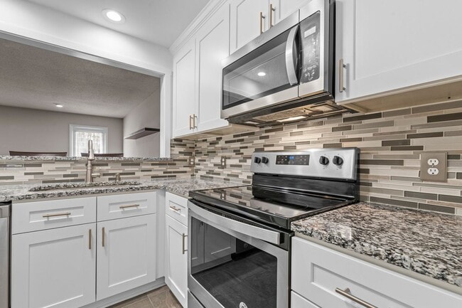 Building Photo - Updated and Adorable!  2 Bedroom Townhome in N/E Raleigh near REX, Glenwood, & Crabtree - Pet Fri...