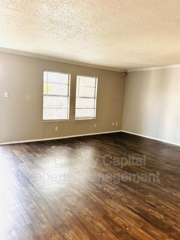 Building Photo - 5426 Menchaca Rd
