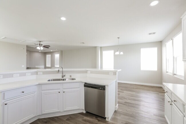 Building Photo - 6578 Holly River St