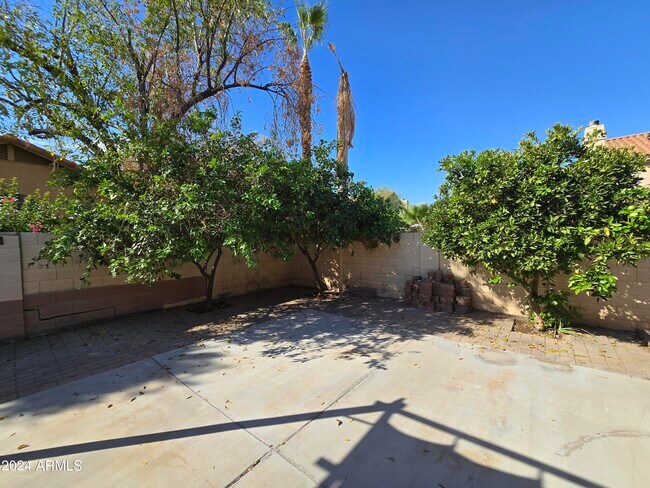 Building Photo - 913 W Sun Coast Dr