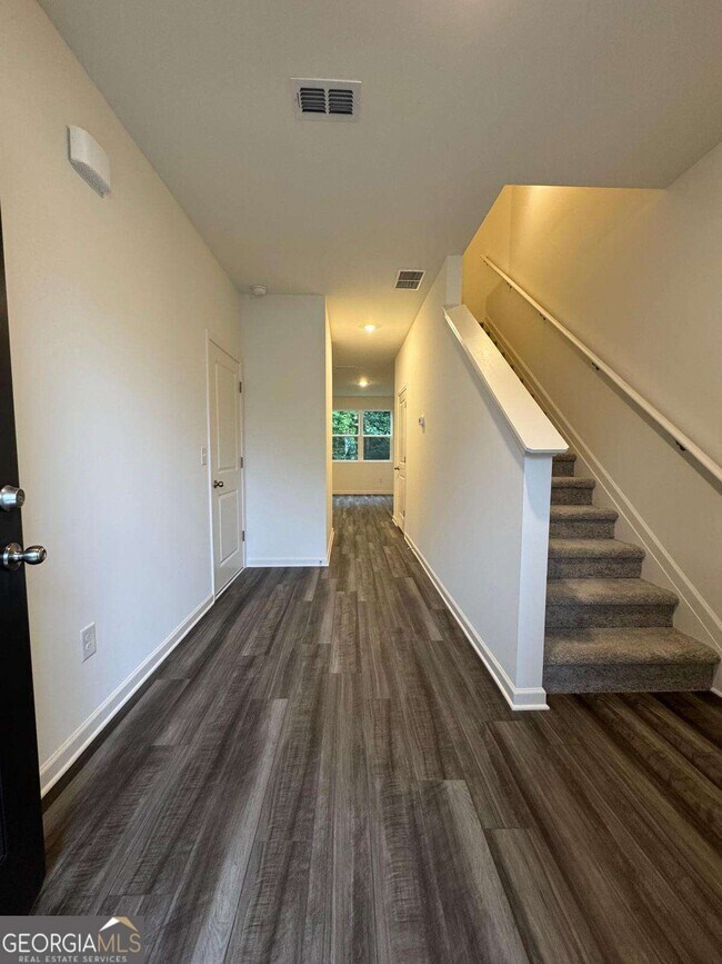 Building Photo - 87 Ingleton Dr