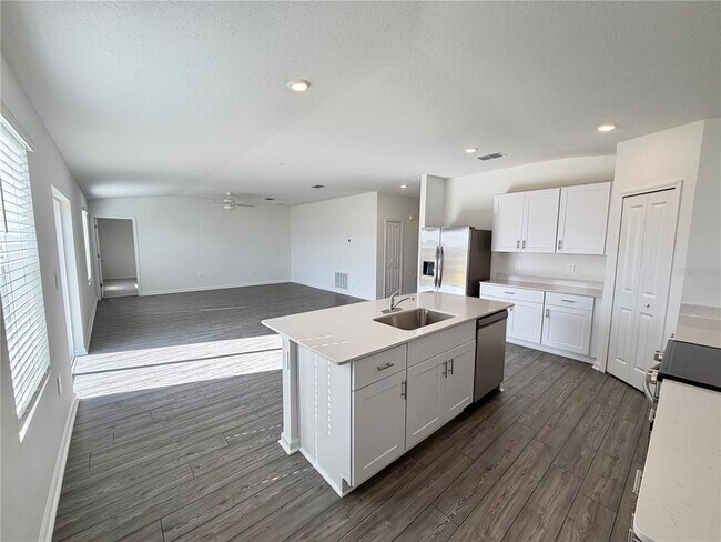 Building Photo - 4212 SW 82nd Ln